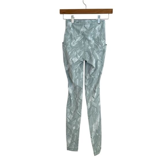 Lululemon Swift Speed High-Rise Tight 28" Chevron Silver Blue White, Size 2 - Picture 7 of 12